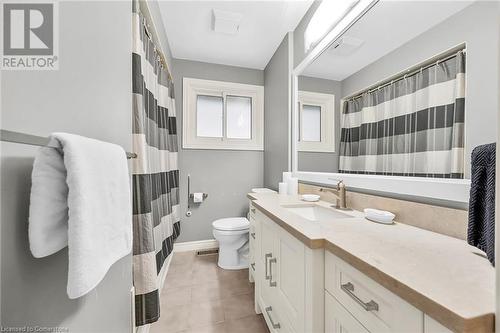 221 Mackenzie Crescent, Caledonia, ON - Indoor Photo Showing Bathroom