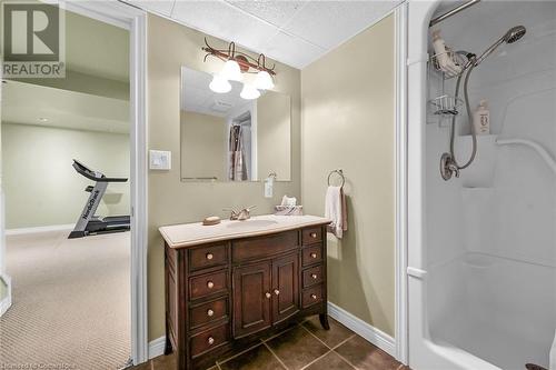 221 Mackenzie Crescent, Caledonia, ON - Indoor Photo Showing Bathroom