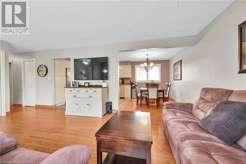 221 Mackenzie Crescent, Caledonia, ON - Indoor Photo Showing Living Room