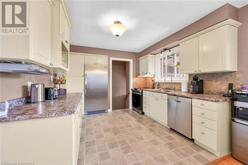 221 Mackenzie Crescent, Caledonia, ON - Indoor Photo Showing Kitchen