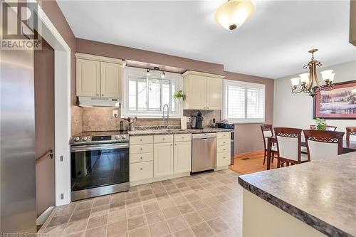 221 Mackenzie Crescent, Caledonia, ON - Indoor Photo Showing Kitchen