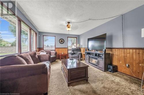 50 Golden Orchard Drive, Hamilton, ON - Indoor Photo Showing Living Room