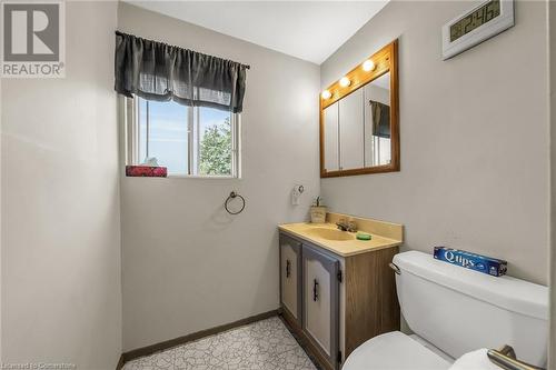 50 Golden Orchard Drive, Hamilton, ON - Indoor Photo Showing Bathroom