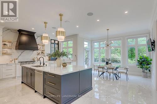 3253 Sawmill Street, Oakville, ON - Indoor Photo Showing Kitchen With Upgraded Kitchen