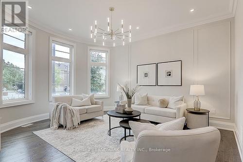 3253 Sawmill Street, Oakville, ON - Indoor Photo Showing Living Room