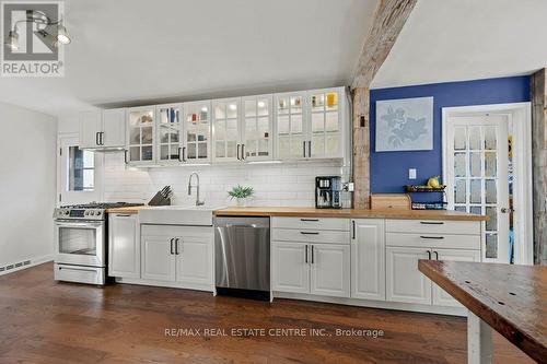 255 Gowrie Street S, Centre Wellington, ON - Indoor Photo Showing Kitchen With Upgraded Kitchen