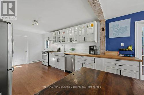 255 Gowrie Street S, Centre Wellington, ON - Indoor Photo Showing Kitchen With Upgraded Kitchen