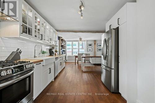 255 Gowrie Street S, Centre Wellington, ON - Indoor Photo Showing Kitchen With Upgraded Kitchen