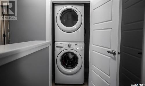 5316 Green Silverberry Drive E, Regina, SK - Indoor Photo Showing Laundry Room