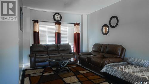 5316 Green Silverberry Drive E, Regina, SK - Indoor Photo Showing Living Room