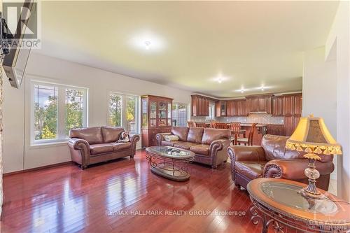 800 Old Highway 17 Road, Prescott And Russell, ON - Indoor Photo Showing Living Room