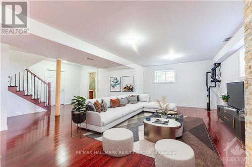 800 Old Highway 17 Road, Prescott And Russell, ON - Indoor Photo Showing Living Room