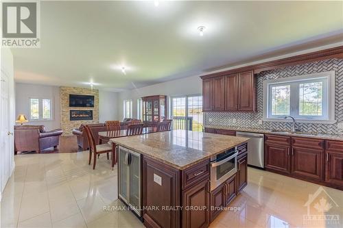 800 Old Highway 17 Road, Prescott And Russell, ON - Indoor Photo Showing Kitchen With Upgraded Kitchen