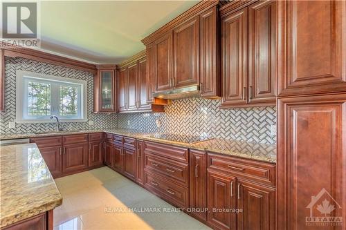 800 Old Highway 17 Road, Prescott And Russell, ON - Indoor Photo Showing Kitchen