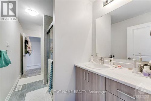 527 Albert Boyd, Ottawa, ON - Indoor Photo Showing Bathroom