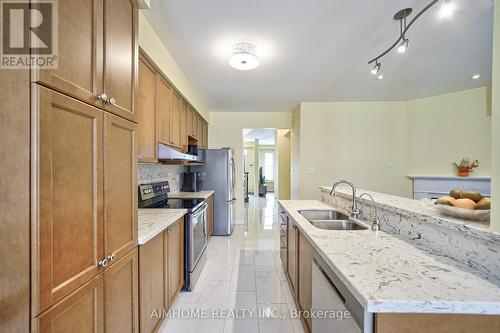 2959 Bur Oak Avenue, Markham, ON - Indoor Photo Showing Kitchen With Double Sink With Upgraded Kitchen