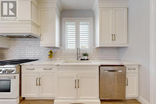 370 Masters Drive, Woodstock, ON - Indoor Photo Showing Kitchen With Upgraded Kitchen