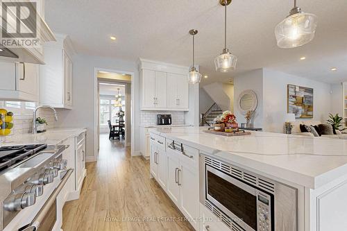 370 Masters Drive, Woodstock, ON - Indoor Photo Showing Kitchen With Upgraded Kitchen