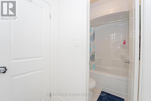 1427 Twilite Boulevard, London, ON - Indoor Photo Showing Bathroom