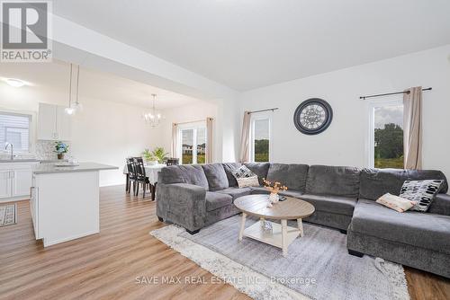 1427 Twilite Boulevard, London, ON - Indoor Photo Showing Living Room