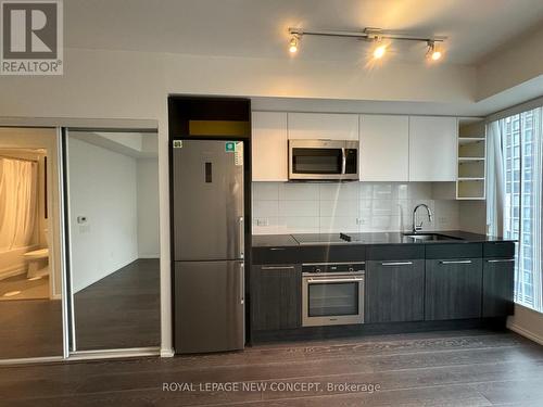 1911 - 68 Shuter Street, Toronto, ON - Indoor Photo Showing Kitchen