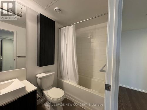 1911 - 68 Shuter Street, Toronto, ON - Indoor Photo Showing Bathroom