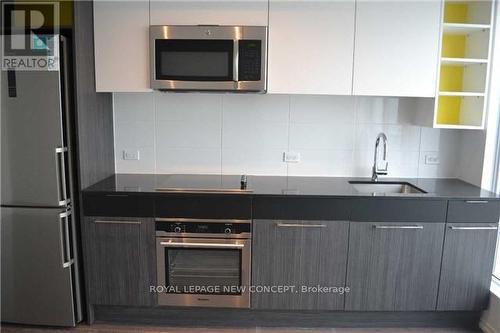 1911 - 68 Shuter Street, Toronto, ON - Indoor Photo Showing Kitchen