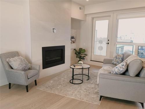 306-9818 Fourth St, Sidney, BC - Indoor Photo Showing Living Room With Fireplace