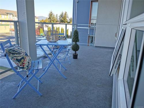 306-9818 Fourth St, Sidney, BC - Outdoor