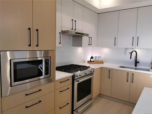 306-9818 Fourth St, Sidney, BC - Indoor Photo Showing Kitchen With Double Sink With Upgraded Kitchen