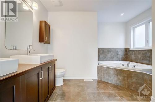 1074 Northgraves Crescent, Ottawa, ON - Indoor Photo Showing Bathroom