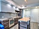 Kitchen - 1402-1050 Rue Drummond, Montréal (Ville-Marie), QC  - Indoor Photo Showing Kitchen With Upgraded Kitchen 