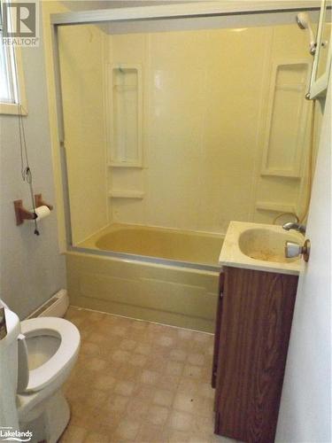 29 Railway Street, Georgian Bay Twp, ON - Indoor Photo Showing Bathroom