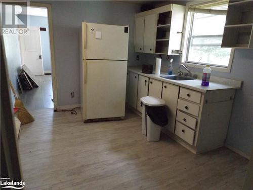 29 Railway Street, Georgian Bay Twp, ON - Indoor Photo Showing Kitchen