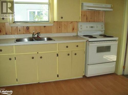 29 Railway Street, Georgian Bay Twp, ON - Indoor Photo Showing Kitchen With Double Sink