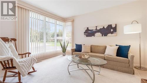 630 5Th Avenue A W, Owen Sound, ON - Indoor Photo Showing Living Room