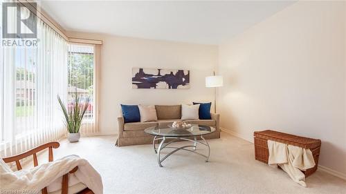 630 5Th Avenue A W, Owen Sound, ON - Indoor Photo Showing Living Room