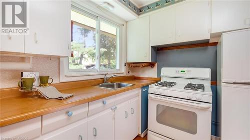 630 5Th Avenue A W, Owen Sound, ON - Indoor Photo Showing Kitchen