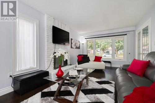 1865 Malden Crescent, Pickering, ON - Indoor Photo Showing Living Room