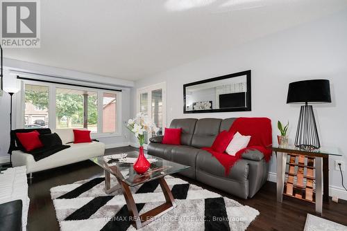 1865 Malden Crescent, Pickering, ON - Indoor Photo Showing Living Room