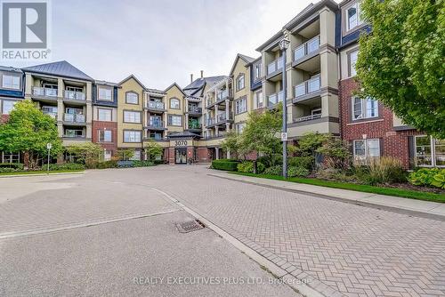 103 - 3070 Rotary Way, Burlington, ON - Outdoor With Facade