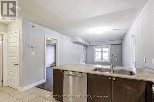 103 - 3070 Rotary Way, Burlington, ON - Indoor Photo Showing Kitchen With Double Sink