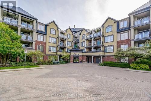 103 - 3070 Rotary Way, Burlington, ON - Outdoor With Facade