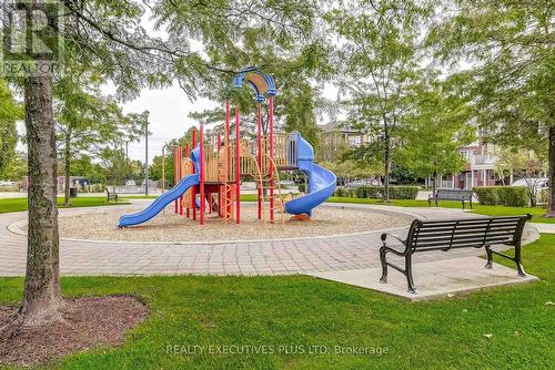 103 - 3070 Rotary Way, Burlington, ON - Outdoor