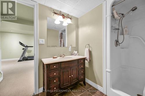 221 Mackenzie Crescent, Haldimand, ON - Indoor Photo Showing Bathroom