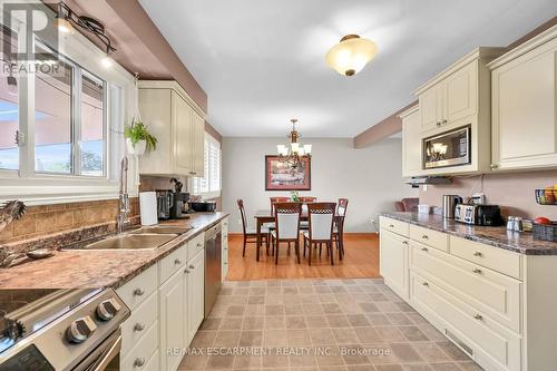 221 Mackenzie Crescent, Haldimand, ON - Indoor Photo Showing Kitchen With Double Sink