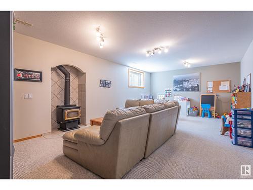 15723 93 St Nw, Edmonton, AB - Indoor