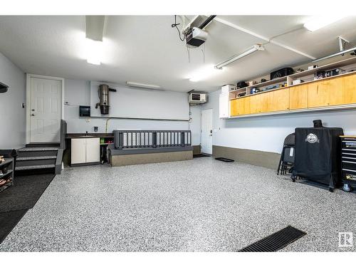 15723 93 St Nw, Edmonton, AB - Indoor Photo Showing Garage