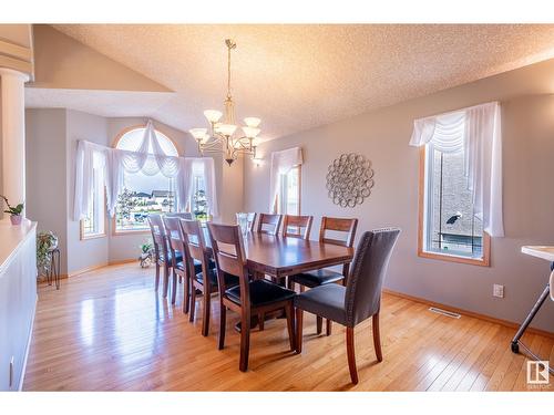 15723 93 St Nw, Edmonton, AB - Indoor Photo Showing Dining Room