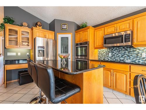 15723 93 St Nw, Edmonton, AB - Indoor Photo Showing Kitchen